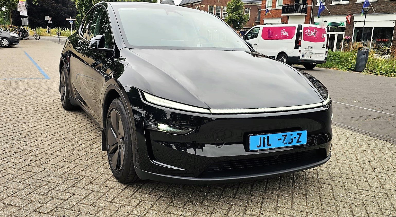 Taxi Skyline - Tesla Model Y voor comfortabel taxivervoer in Nijmegen